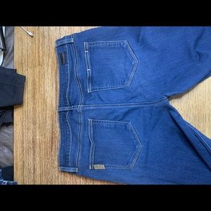 Paige Skyline Skinny Jeans. Size 32